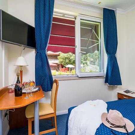 Boutique & Wolff Hotel 4*